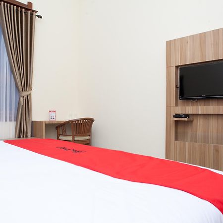 בנדונג Reddoorz Plus Near Pasundan University מראה חיצוני תמונה