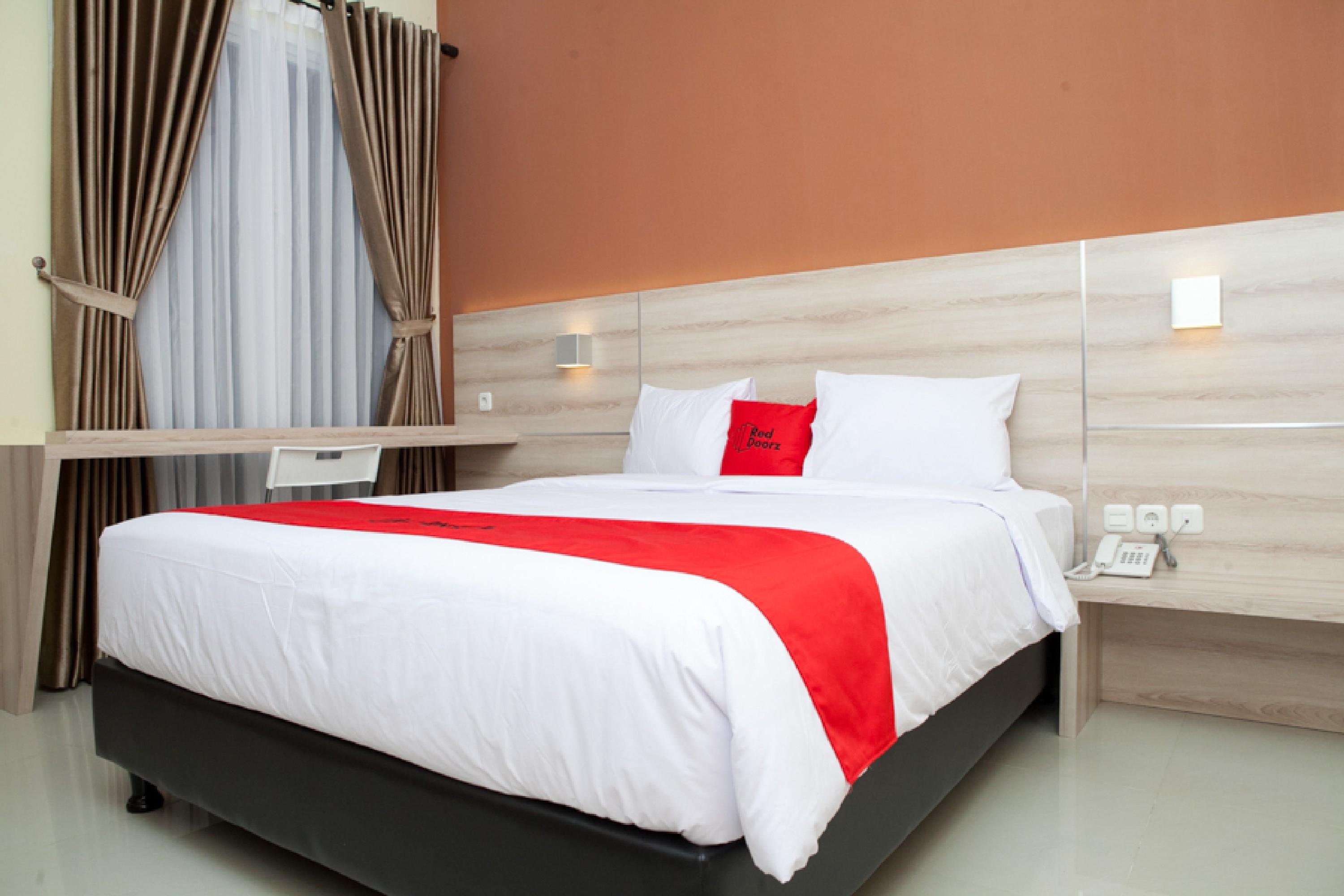 בנדונג Reddoorz Plus Near Pasundan University מראה חיצוני תמונה