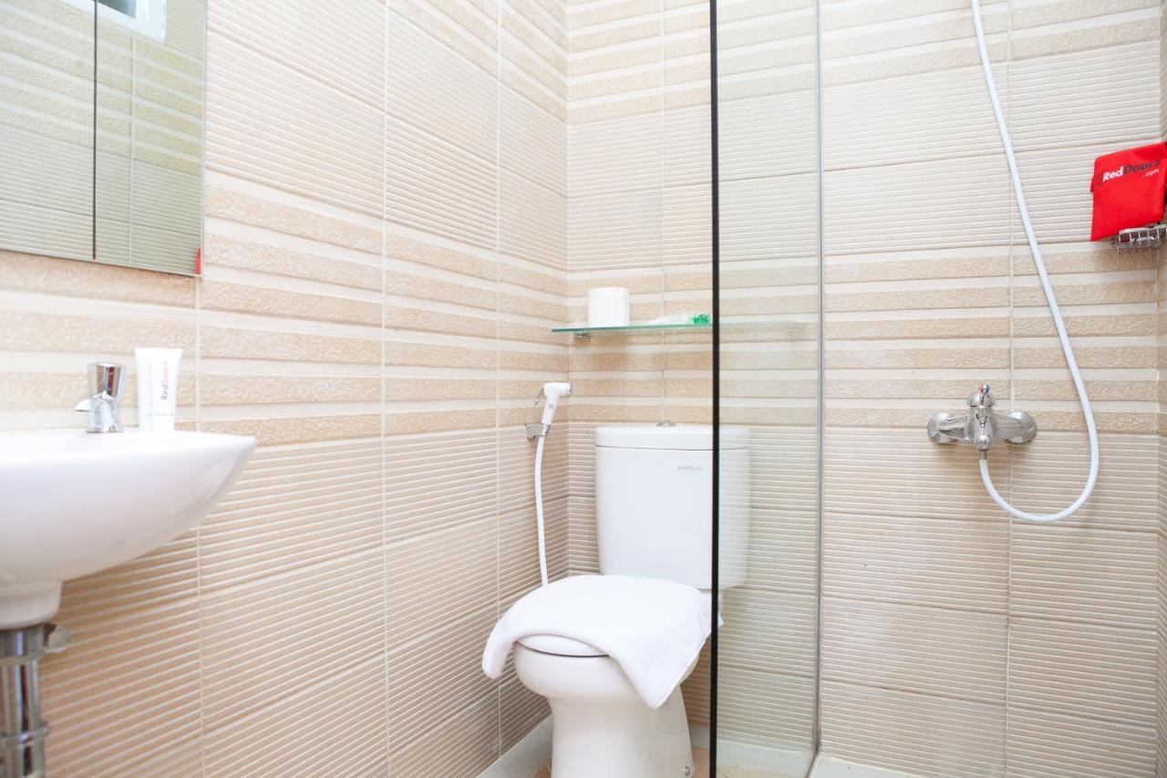 בנדונג Reddoorz Plus Near Pasundan University מראה חיצוני תמונה
