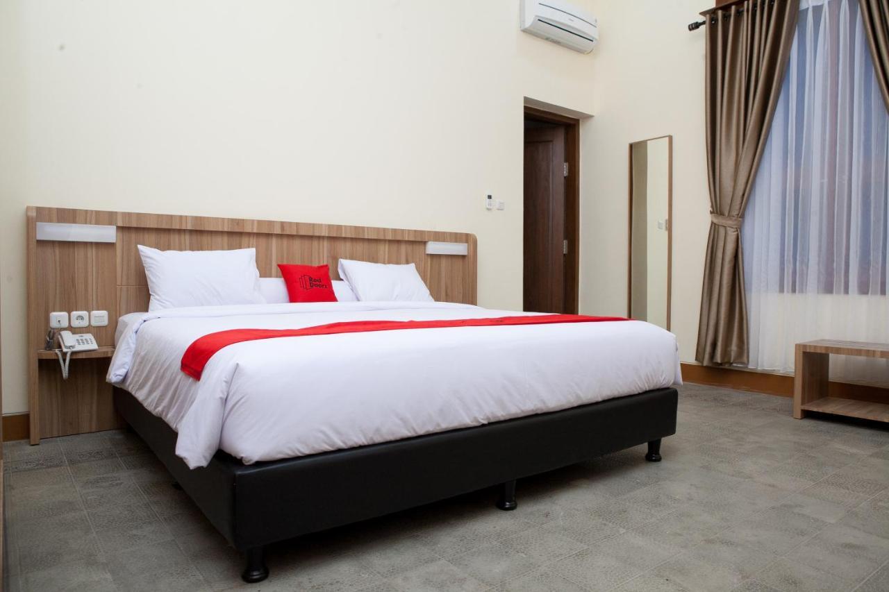 בנדונג Reddoorz Plus Near Pasundan University מראה חיצוני תמונה