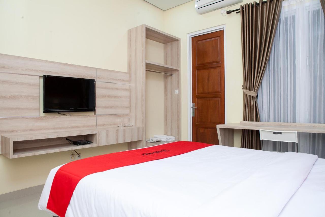 בנדונג Reddoorz Plus Near Pasundan University מראה חיצוני תמונה